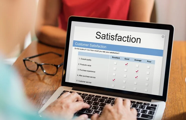 online-satisfaction-rating-laptop